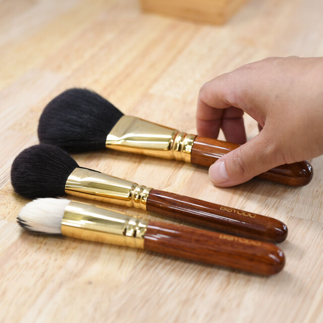 お客様に合ったメイクレッスンを行います